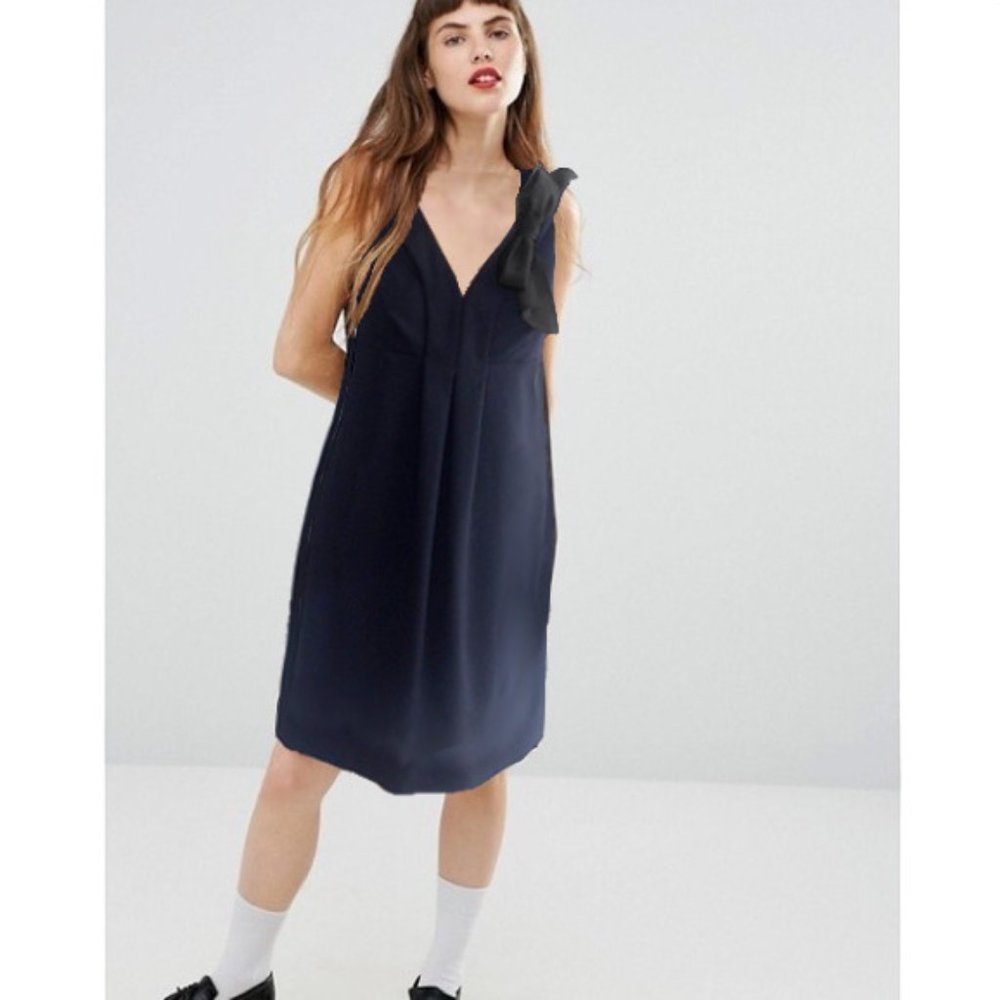 Love Moschino vertical bow shift dress